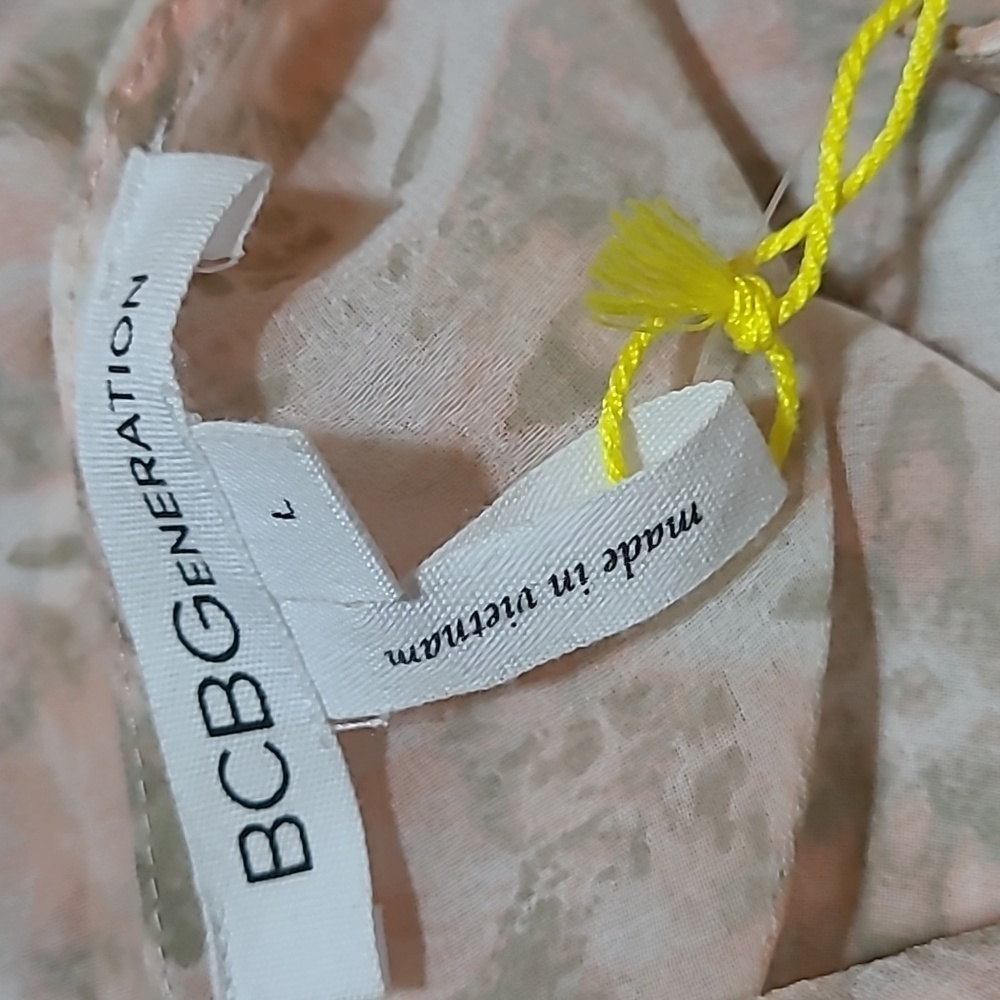 BCBGeneration Sheer Open Split Back Droptail Slee… - image 11